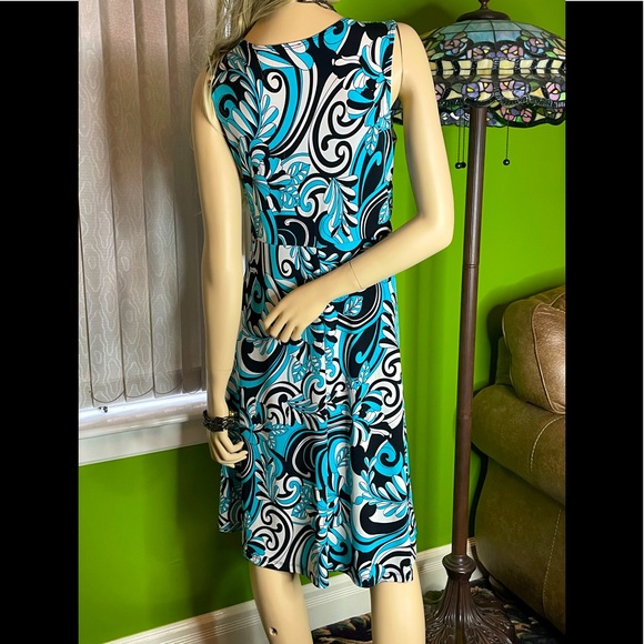 Pretty Women Dress - Picture 5 of 11